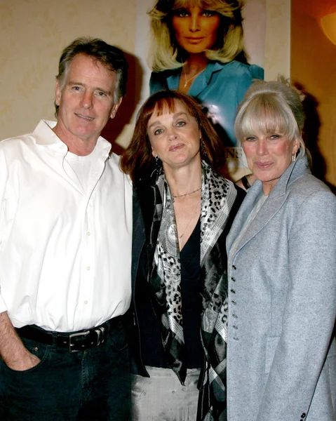 Gordon Thompson, Pamela Sue Martin, and Linda Evans — Stock Photo, Image