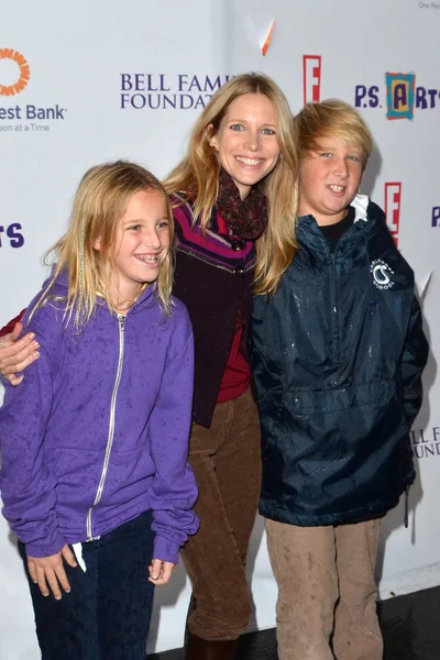 Lauralee Bell and her children — Stock Photo, Image