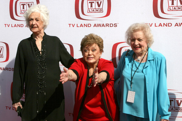 Биа Артур, Рю Маккланахан и Бетти Уайт
