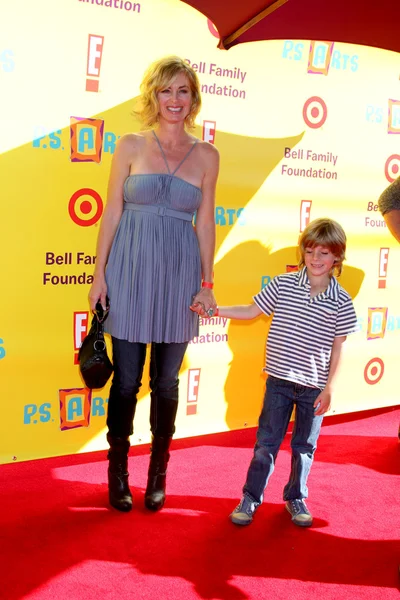 Eileen Davidson & hijo Jesse Van Patten — Foto de Stock