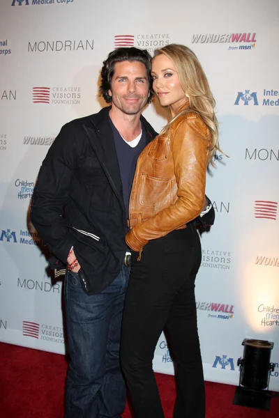 Greg lauren i elizabeth berkeley — Zdjęcie stockowe