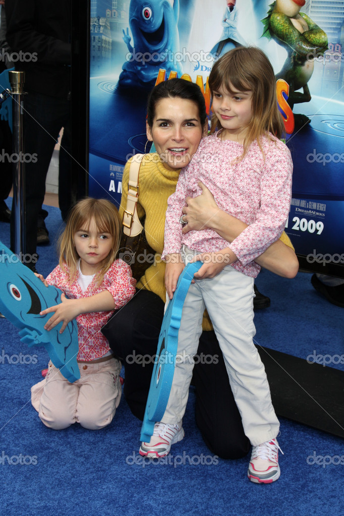 Angie Harmon Kids(02)