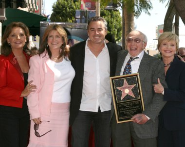 Şafak wells, susan olsen, christopher knight, sherwood schwarts ve florence henderson sherwood schwartz