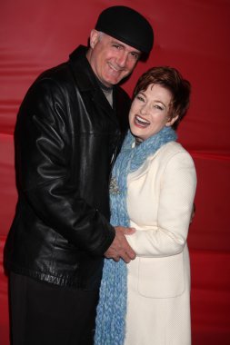 Carolyn hennesy, donald agnelli kocası