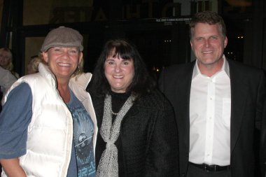 Kim Zimmer, Linda Marahall-Smith, Robert Newman
