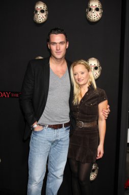 Owain Yeoman ve Lucy Davis