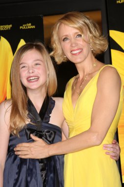 Felicity Huffman ve Elle Fanning