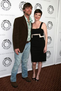 Peter Krause ve Zoe Mclellan