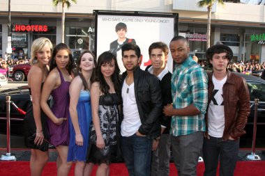 fame (2009) dökme - kherington payne, kristy flores, kay panabaker, anna maria perez de tagle, walter perez, asher kitap, collins gibiymiş ve paul lacono