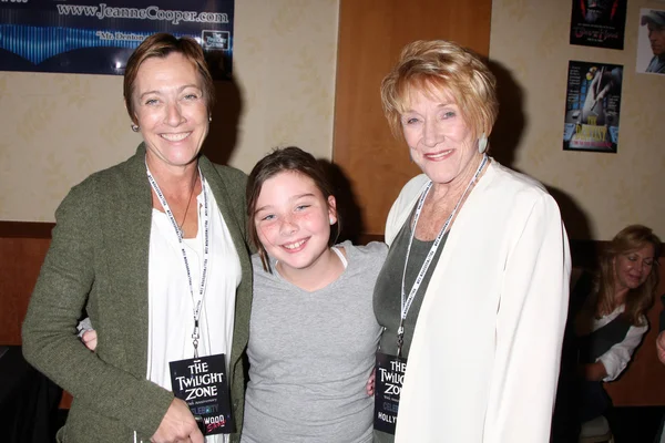 Filha Caren Bernsen & Sua filha com Jeanne Cooper — Fotografia de Stock