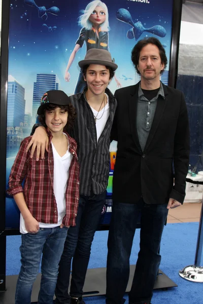 Alex & Nat Wolff with dad Michael Wolff — Stock Photo, Image
