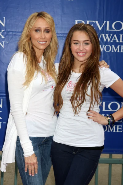 Tish & Miley Cyrus — Stock Photo, Image