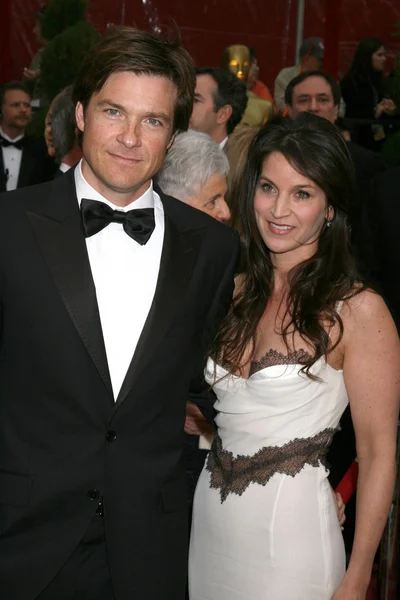 Jason Bateman & vrouw — Stockfoto