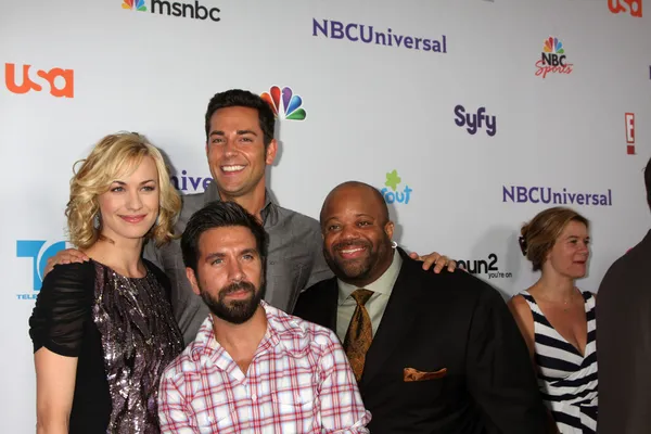 Yvonne Strahovski, Zach Levi, Mark Christopher Lawrence, Joshua Gomez — Zdjęcie stockowe