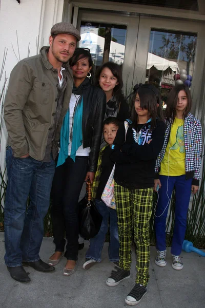 Justin Chambers, wife and family — Stock Photo, Image