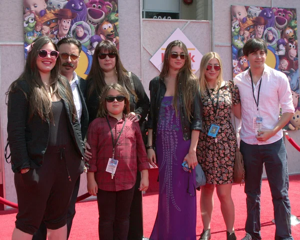 Andy Garcia y su familia — Foto de Stock