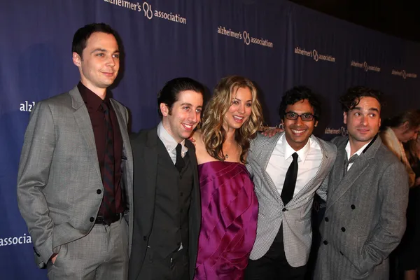 Jim Parsons, Simon Helberg, Kaley Cuoco, Kunal Nayyar e Johnny Galecki — Fotografia de Stock