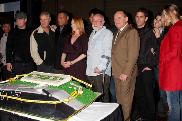 The Cast of CSI including Lawrence Fishburne, William Petersen, and Marg Helgenberger — Stock Photo, Image