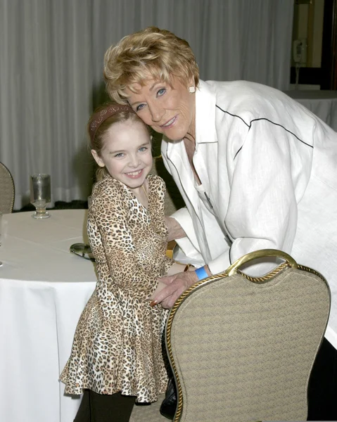 Darcy Rose Byrnes y Jeanne Cooper —  Fotos de Stock