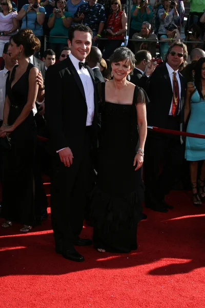 Matthew rhys, sally Field'a — Stok fotoğraf