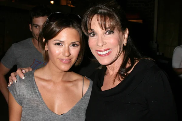 Elizabeth Hendrickson, Kate Linder — Stockfoto