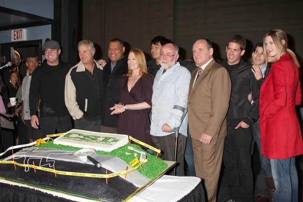 Cast of CSI omfatter Lawrence Fishburne, William Petersen og Marg Helgenberger. – stockfoto