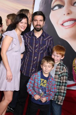 Amy phan gomez, josh gomez, Konuklar