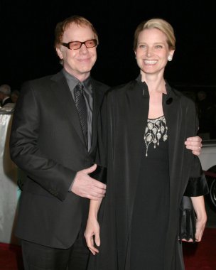 Danny Elfman ve Bridget Fonda