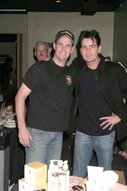 Kevin Dillon ve Charlie Sheen