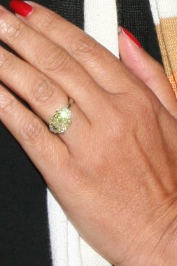 Devin Devasquez'ın nişan yüzüğü