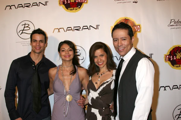 Matt Cedano & Fiance Erica Franco, Anna & Yancy Arias — Stock Photo, Image