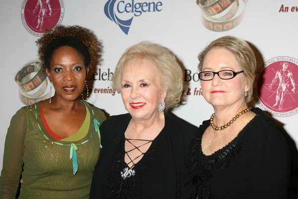 Alfre Woodard, Doris Roberts, & Loraine Boyle — Stockfoto