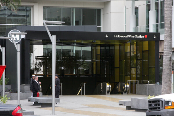 Станция метро, Hollywood & Vine в W Hotel
