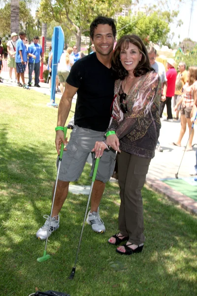 Steve Richard Harris y Kate Linder — Foto de Stock