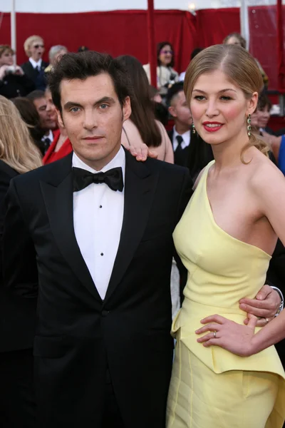 Joe Wright & Rosamund Pike — Stock Photo, Image