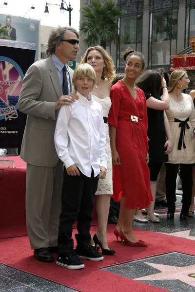 David E Kelley, Michelle Pfeiffer & Family — Stock Photo, Image