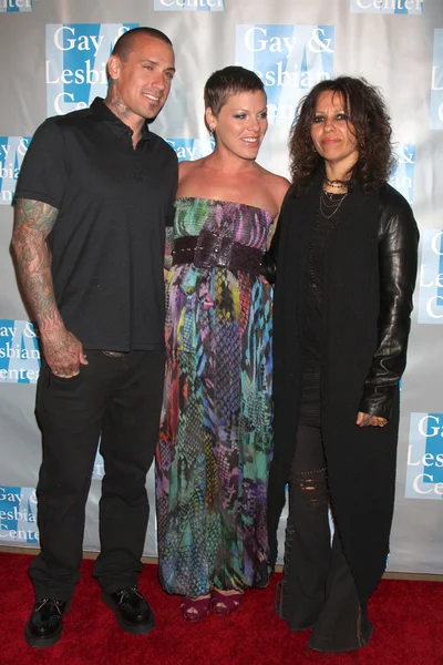 Carey Hart & Pink (Alecia Moore), Linda Perry — Stock Photo, Image