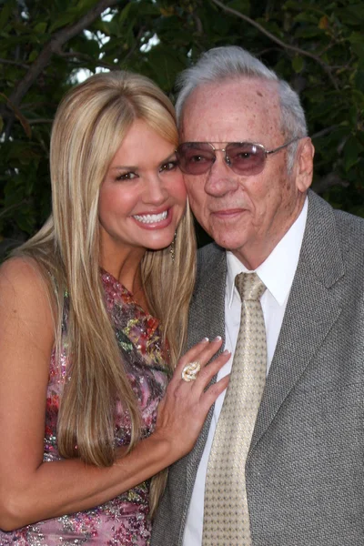 Nancy O'Dell och hennes pappa Leonard Humphries — Stockfoto