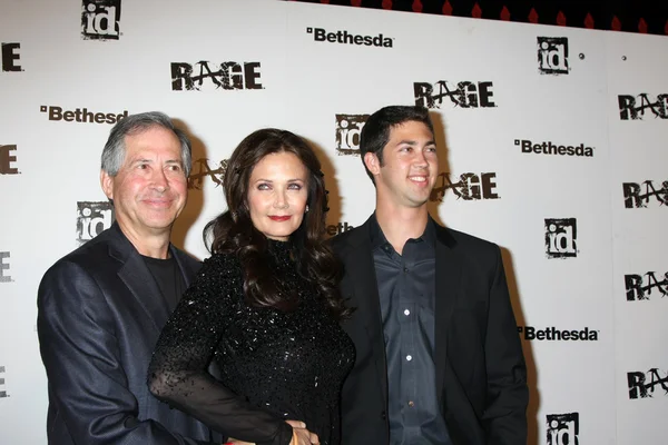 Lynda Carter, husband, son — Stock Photo, Image