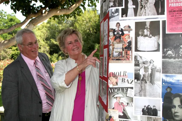 Linda & Kelly Hope - Children of Bob & Dolores Hope — Stock Photo, Image