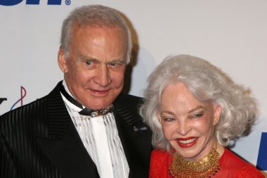 lois ve Buzz aldrin