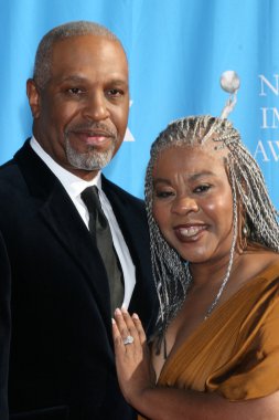 James Pickens Jr. ve eşi