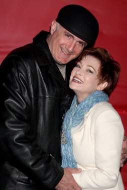 Carolyn hennesy, donald agnelli kocası