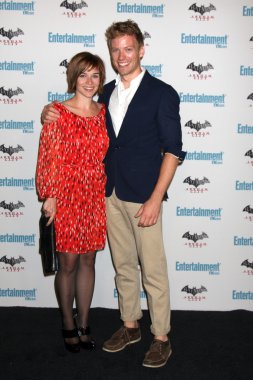 Renee Felice Smith, Barrett Foa