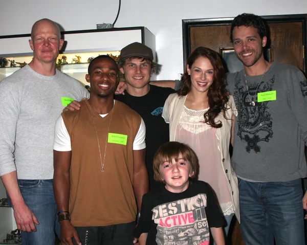 Derek mears, arlen escarpeta, tavis van winkle, caleb guss amanda righetti — Zdjęcie stockowe