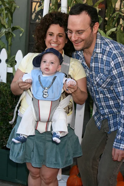 Marissa Jaret Winokur et son mari Judah Miller et leur fils Zev — Photo