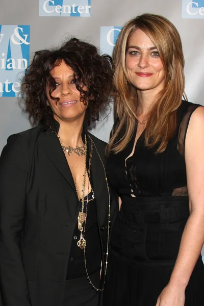Linda Perry & girlfriend Clementine Ford — Stock Photo, Image
