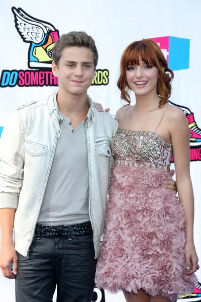 Garrett Backstrom, Bella Thorne — Stockfoto