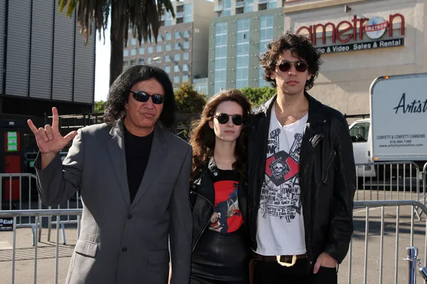 Gene Simmons, Alex Esso, Nick Simmons — Photo