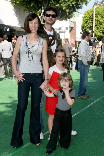 Debi Mazar & familj — Stockfoto